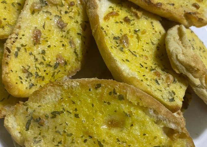 Step-by-Step Guide to Make Favorite Simple Garlic Bread