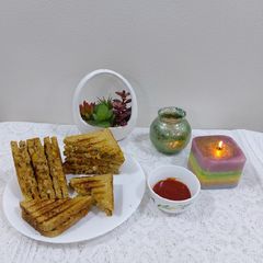 Chicken and veg cheese grilled sandwiches A picture of Chicken and veg cheese grilled sandwiches.