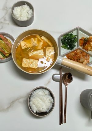 รูปของ ซุปเต้าเจี้ยวเกาหลี ทเวนจังจิแก 된장찌개