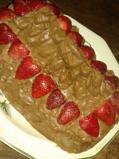 Una foto de Torta de galletas tritón con frutillas