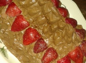 Una foto de Torta de galletas tritón con frutillas