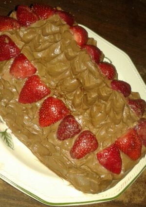 Una foto de Torta de galletas tritón con frutillas
