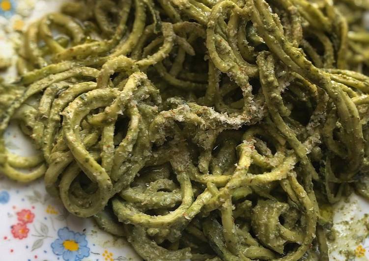 Simple Way to Prepare Favorite Spaghetti di zucchine con pesto di basilico e mandorle