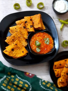 દૂધીના થેપલાં (Dudhi Thepla Recipe In Gujarati) રેસીપી મુખ્ય ફોટો