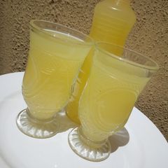 A picture of Pineapple and ginger juice.