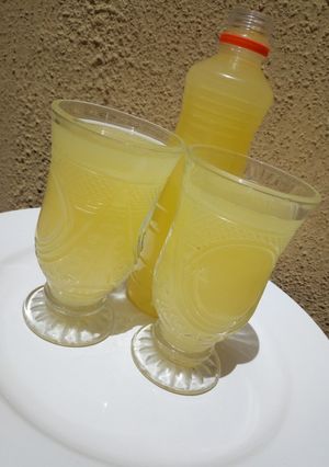 A picture of Pineapple and ginger juice.