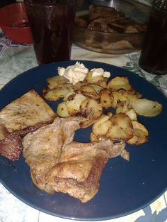 Una foto de Secreto a la plancha con papas a la panadera