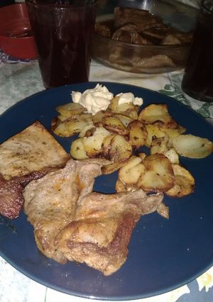 Una foto de Secreto a la plancha con papas a la panadera