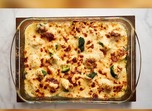 Фото Філе індички з овочами під соусом Бешамель 🥣.
