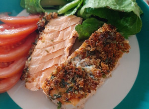 Una foto de Salmón al Horno con pan rallado