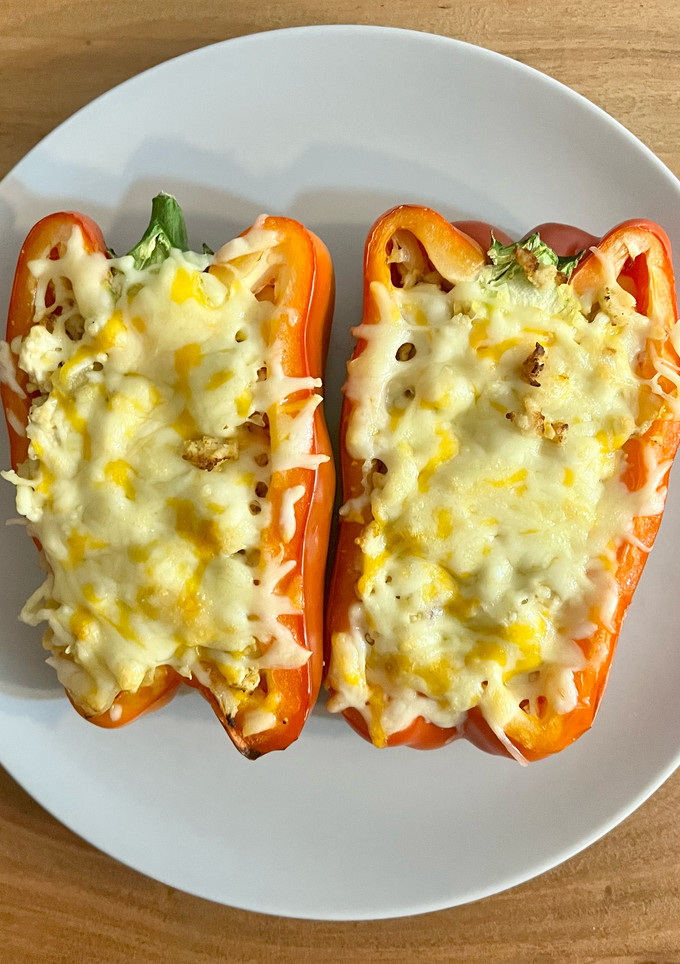 Una foto de 🫑 Pimientos rellenos gratinados 🧀