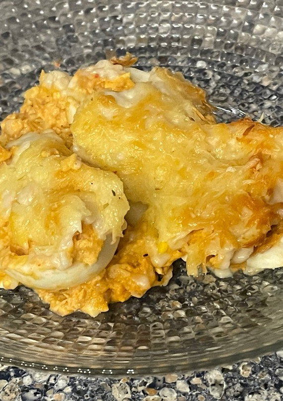 Una foto de Huevos rellenos con bechamel