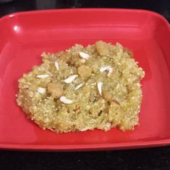 A picture of Lauki Halwa.