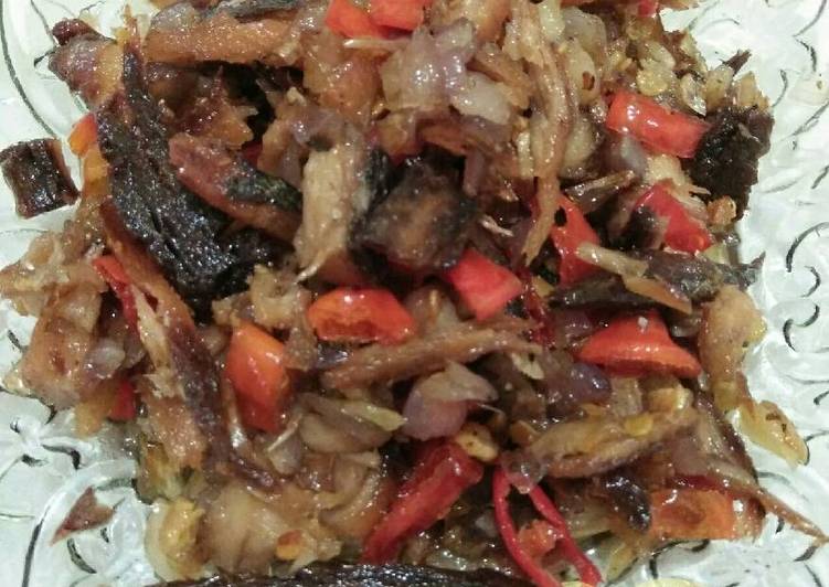 Resep Tongkol Masak Cabe Bawang oleh Pawon Bugge - Cookpad