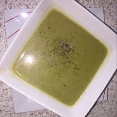 A picture of Asparagus, Broccoli and Stilton Soup.