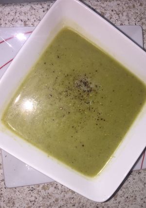 A picture of Asparagus, Broccoli and Stilton Soup.