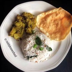 A picture of Coconut rice with Dhaniya Aloo.