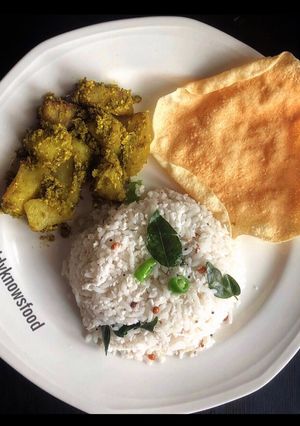 A picture of Coconut rice with Dhaniya Aloo.