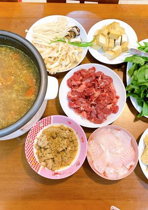 Hình của món Lẩu riêu cua đồng.