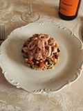 Frègula con ceci neri delle murge verdurine croccanti tonno calamari e orata
