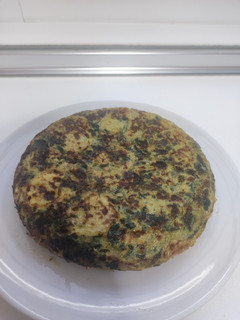 Una foto de Tortilla de verduras y pasas