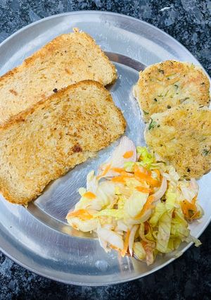 A picture of Aloo Tikki with Salad & Bread🥗🥗.