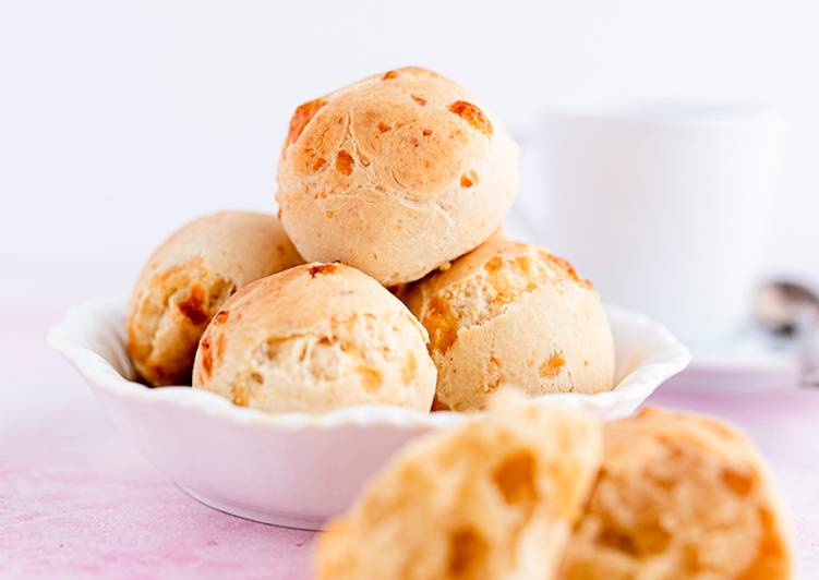 How to Prepare Quick Brazilian Cheese Bread (Pão de queijo)