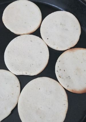 Una foto de Galletitas de harina de arroz, mandioca y orégano