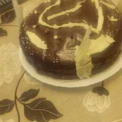 Una foto de Tarta de trufa y tiramisú