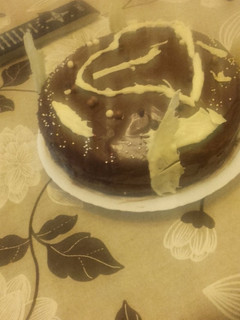 Una foto de Tarta de trufa y tiramisú