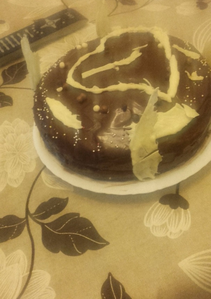 Una foto de Tarta de trufa y tiramisú