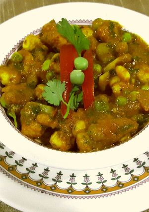 A picture of Makhana Matar Masala.