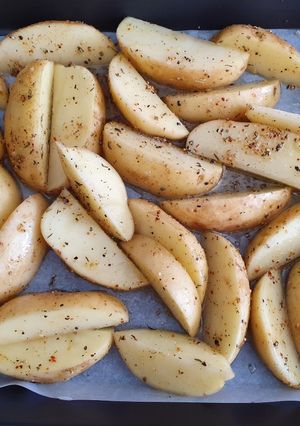 A picture of Homemade wedges with lemon herd.