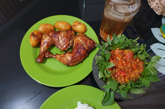 Bagaimana Menyiapkan Ayam panggang panci serbaguna (sederhana bumbu alakadarnya) Simpel