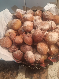 Una foto de Buñuelos de limón y coco