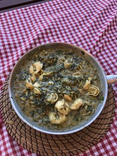 Una foto de Tortellini de espinaca y ricotta con salsa de brócoli Roquefort