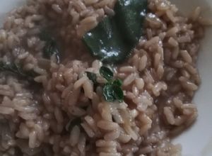 Foto di Risotto al vino rosso ed erbe aromatiche