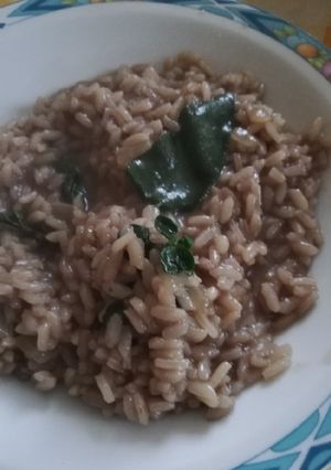 Foto di Risotto al vino rosso ed erbe aromatiche