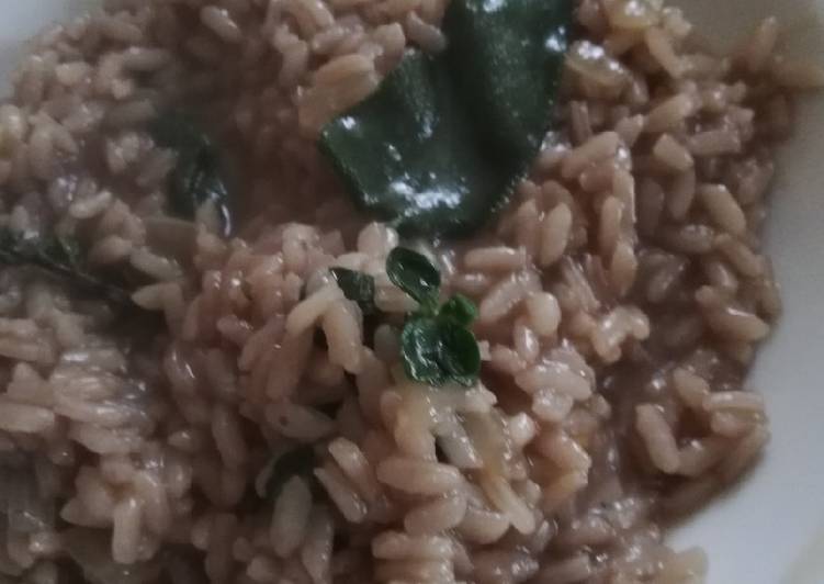 Simple Way to Prepare Favorite Risotto al vino rosso ed erbe aromatiche