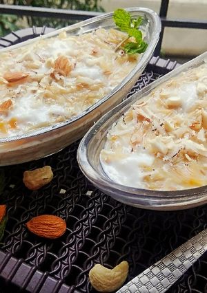 व्हर्मिसिली कस्टर्ड (Vermicelli Custard pudding recipe in marathi) रेसिपी चे मुख्य फोटो 