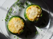 Una foto de zapallitos relleno con arroz