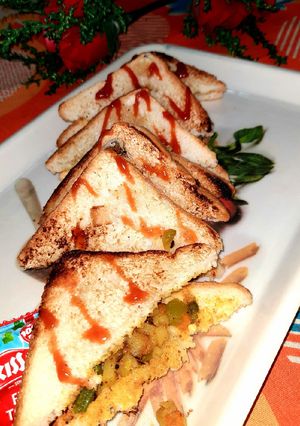 চটাপটা ভেজিটেবল ব্রেড(Chotpota bread stuffed with vegetables recipe in Bengali) রেসিপির প্রধান ছবি