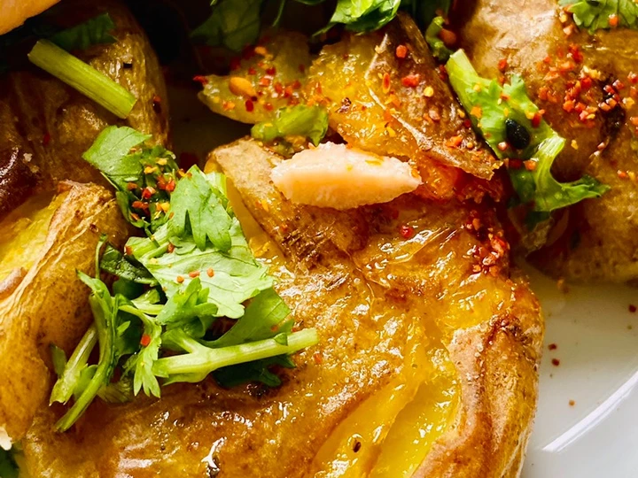 Recipe Crispy Smashed herbed potatoes the Delicious You can take Joss in your mouth