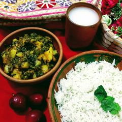 A picture of Palak Aalu.