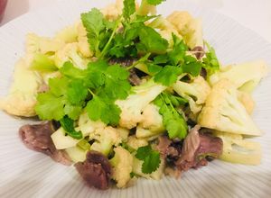 Hình của món Súp lơ trắng xào mề gà.