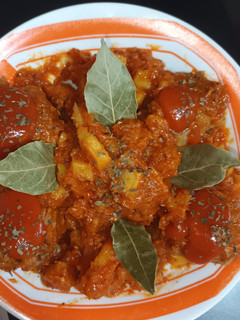 Una foto de Albóndigas en salsa con patatas