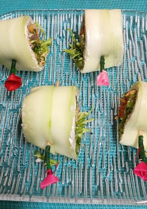 A picture of Cucumber Sushi 🍣 Sandwich Roll.