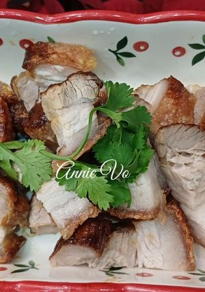 Hình của món Heo quay giòn bì kiểu 2: ngâm bì trong giấm.