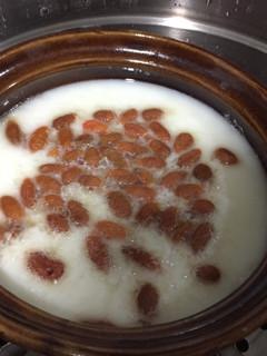 A picture of Steam Egg White with Goji Berry and Ginko Nuts.