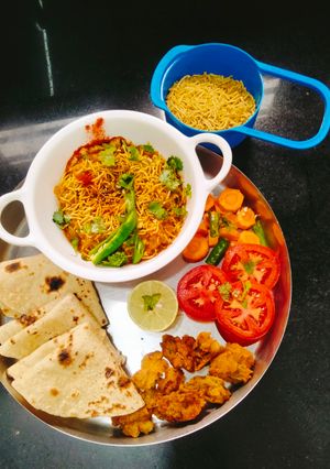 A picture of Sev tamatar nu shaak (Gujarati dinner sabji with phulka).